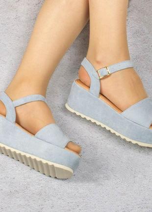 Стильные голубые замшевые босоножки сандалии на платформе модные2 фото