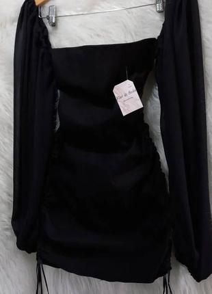 Жіноча чорна міні сукня, приталена модель з об’ємними  рукавами, модель яка фігуру5 фото