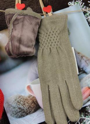 Перчатки женские велюровые с мехом осень-зима размер m с резиновой вставкой бежевый4 фото