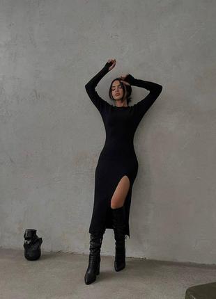 Платье миди в рубчик с разрезом с прорезями для пальчиков платья черная по фигуре трикотажная базовая стильная трендовая