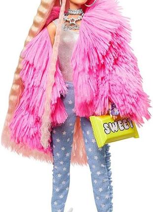 Лялька барбі екстра стильна модниця barbie extra doll 3 in pink fluffy coat3 фото