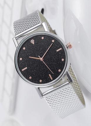 Годинник жіночий наручний сріблястий на силіконовому ремінці з блискучим циферблатом годинника
