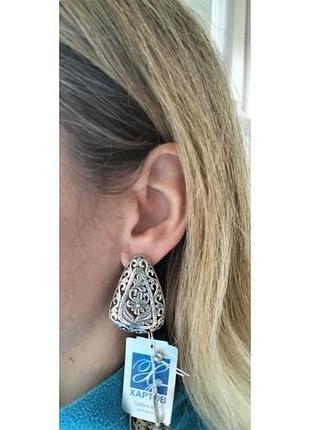Серебряные серьги треугольной  формы от хартов