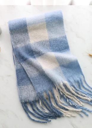 Теплый шарф в клетку (голубой/белый) объемный