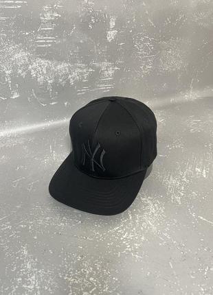 Чорна кепка new york з прямим козирком (ny)1 фото
