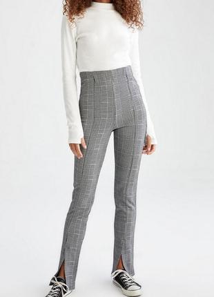 Брюки в клетку брюки с разрезами
