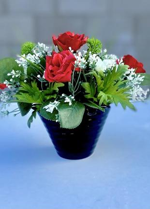 Композиція з червоними трояндами