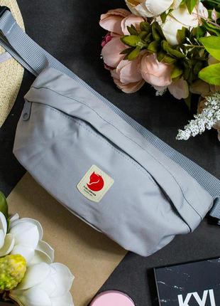 Сумка на пояс містка fjällräven kånken сірого кольору розмір 14*27 (2l)