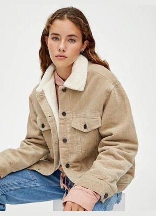 Вельветова куртка на хутрі від bershka