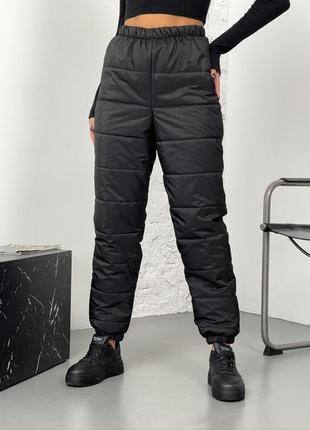 Зимние брюки из плащевки на силиконе теплые на высокой посадке базовые спортивные на резинках джоггеры черные3 фото