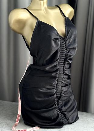 Черное мини платье обнаженное спина декольте платье платья4 фото