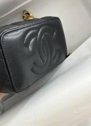 Женская черная кожаная сумка chanel vanity case с золотой цепочкой и логотипом стеганая мини-сумка ш7 фото