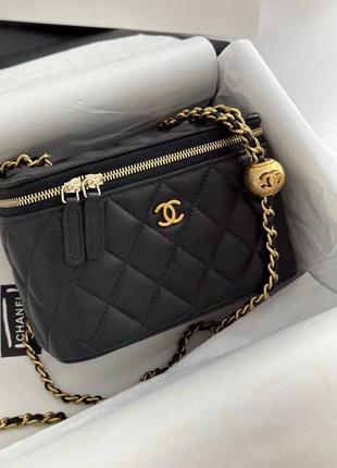 Женская черная кожаная сумка chanel vanity case с золотой цепочкой и логотипом стеганая мини-сумка ш