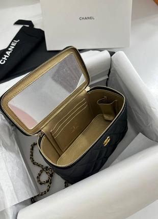 Женская черная кожаная сумка chanel vanity case с золотой цепочкой и логотипом стеганая мини-сумка ш6 фото