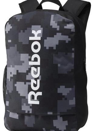 Небольшой мужской спортивный рюкзак 15l reebok act core gr bp m черный с серым