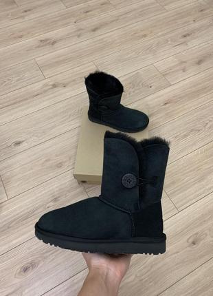 Ugg  bailey button 2 1016226 цвет black. размер 7 us2 фото