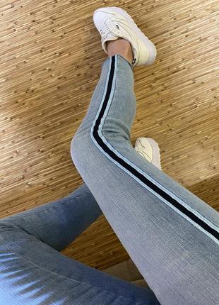 Джинси з лампасами zara