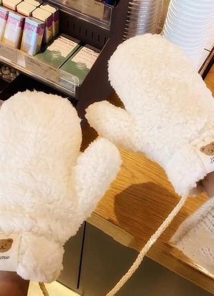 Варежки меховые тедди со шнурком (teddy, медведь, мишка, каракуль) бежевый 2, унисекс wuke one size6 фото