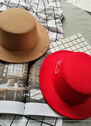 Шляпа женская фетровая канотье с декором бежевая3 фото