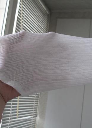 Нежная белоснежная блуза из жатой ткани с кружевной отделкой7 фото
