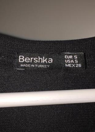 Платье bershka с расклешенными рукавами чёрное4 фото