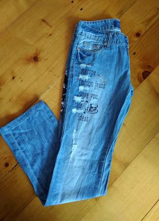 Стильні рвані джинси з принтом декоровані камінцями1 фото