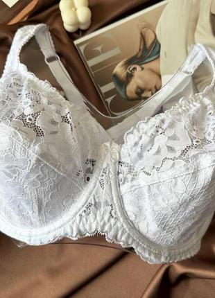 Белый бюстгальтер больших размеров без поролона на чашку f