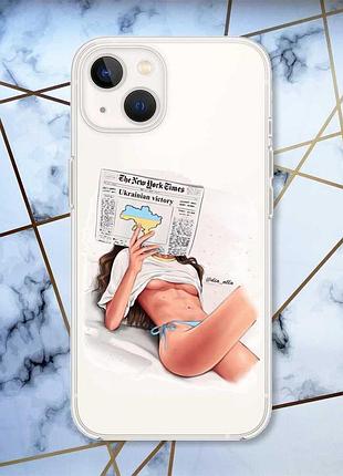 Прозрачный чехол с защитой камеры на iphone 14 plus девушка с газетой (принт 31)