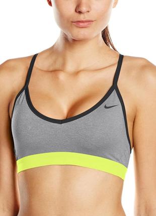 Привлекательная дорогая модель спортивного фитнес топика бра nike pro indy bra dark grey