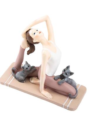 Статуетка "хатха-йога з кішками"3 фото