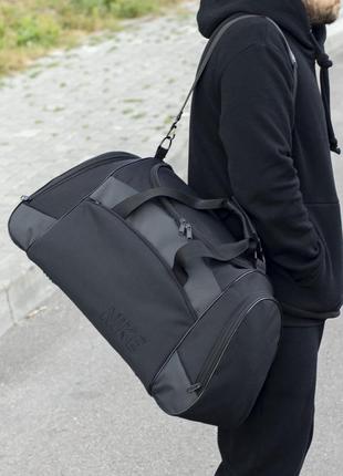 Большая дорожная спортивная сумка nike anta для тренировок и поездок на 55 литров черного цвета6 фото