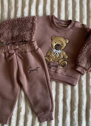 Теплый костюм на девочку