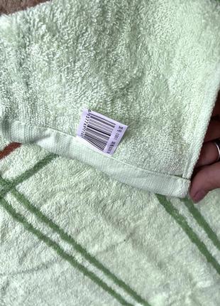 Маленькое мягкое махровое полотенце салатовое3 фото