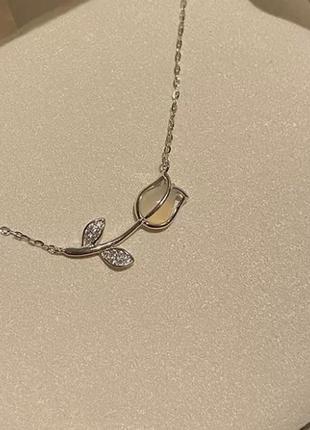 Ожерелье с серебрянным тюльпаном