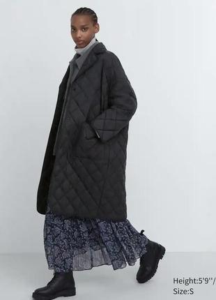 Чорне стьобане пальто оверсайз uniqlo розмір s унікло демосезонне оригінал