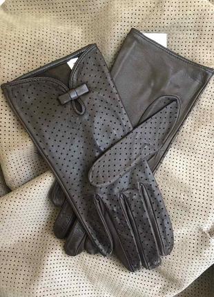Женские кожаные перчатки без подкладки из натуральной кожи. цвет коричневый