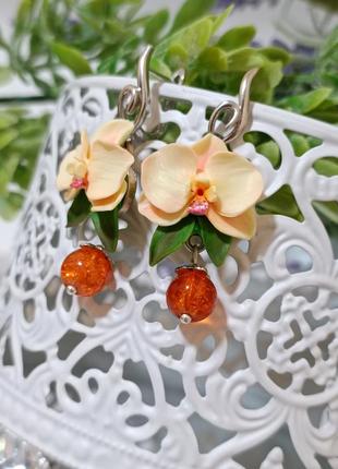 🌿чарівні сережки з квітами орхідеї 🪻(ручна робота)8 фото