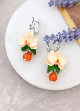 🌿чарівні сережки з квітами орхідеї 🪻(ручна робота)4 фото