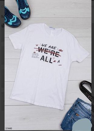 Стильная белая мужская футболка с надписью