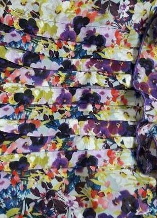 Нарядна блузка безрукавка з рюшами ззаду на блискавки в квітковий принт new look7 фото