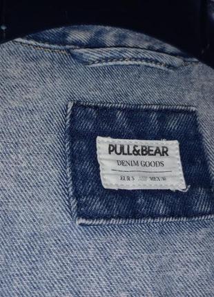 Джинсова куртка pull&bear з крутими нашивками3 фото