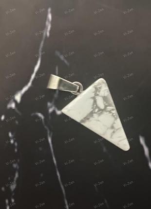 Натуральний камінь кахолонг кулон у формі трикутника маятника.2 фото