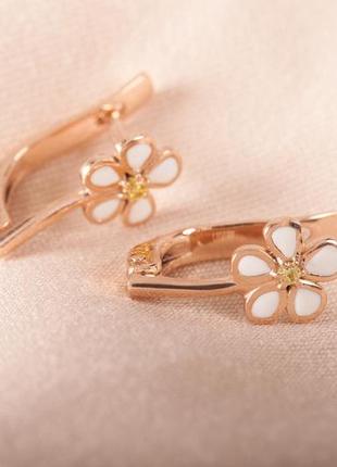 Детские серьги ромашки из красного золота с эмалью
