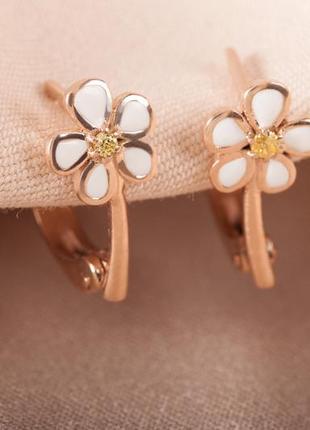 Детские серьги ромашки из красного золота с эмалью