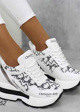 Сникерсы, кроссовки