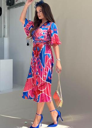 Плиссированное платье мтди с абстрактным принтом синее/розовое,48-50р