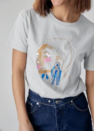 Женская футболка украшена принтом девушки с серьгой2 фото