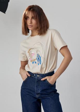 Женская футболка украшена принтом девушки с серьгой5 фото