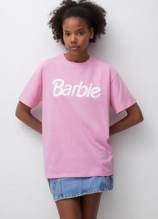 Ліцензійна футболка pull&bear barbie рожевого кольору1 фото