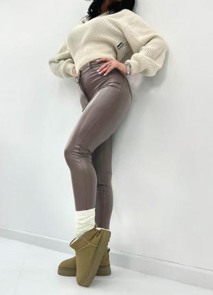 Женские теплые штаны брюки эко кожа кожаные на меху утепленные зима4 фото